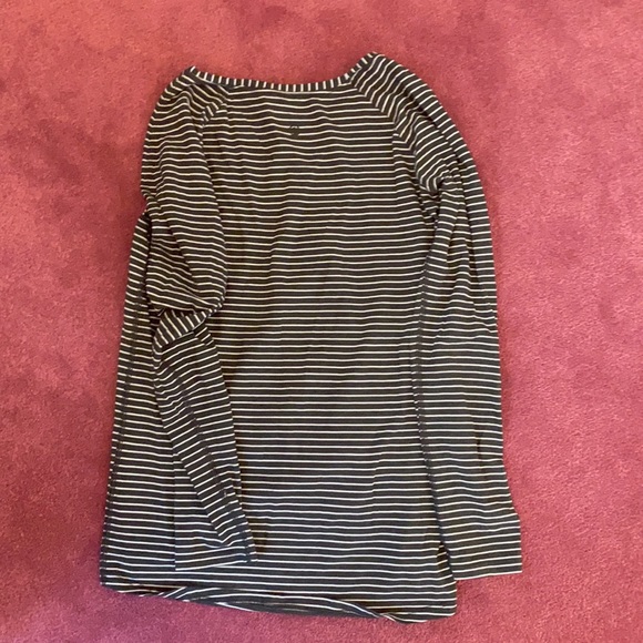 Lululemon. Long sleeve tee shirt - Picture 3 of 4